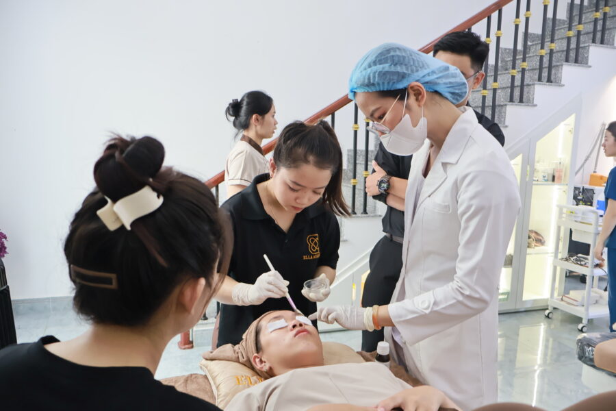 LARIMEDICAL KẾT HỢP CÙNG ELLA ACADEMY TỔ CHỨC THÀNH CÔNG WORKSHOP BÍ MẬT CÔNG THỨC PEEL AN TOÀN 2024